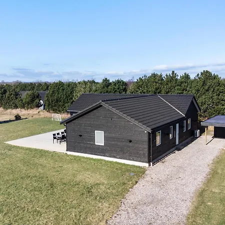 5 Bedroom Cozy In Vaeggerlose Holiday home *