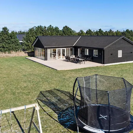 5 Bedroom Cozy In Vaeggerlose Holiday home