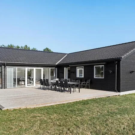 Holiday home 5 Bedroom Cozy In Vaeggerlose *