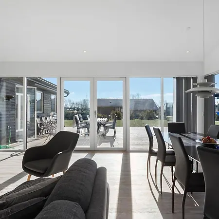 5 Bedroom Cozy In Vaeggerlose Holiday home *