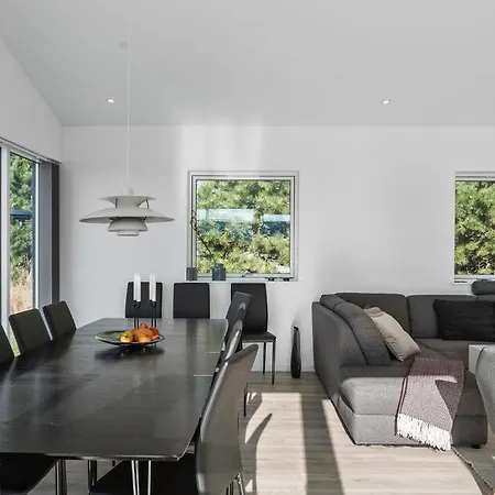 5 Bedroom Cozy In Vaeggerlose Holiday home Boto By