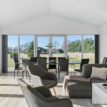 5 Bedroom Cozy In Vaeggerlose Holiday home Boto By