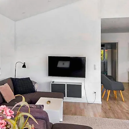 5 Bedroom Cozy In Vaeggerlose Prázdninový dům Bøtø By