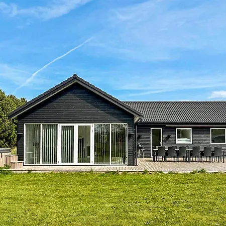 5 Bedroom Cozy In Vaeggerlose Feriehus