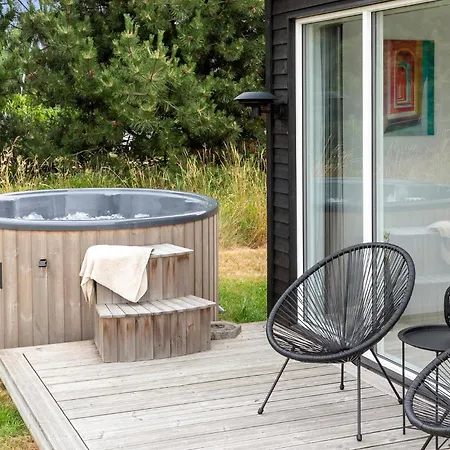 Holiday home 5 Bedroom Cozy In Vaeggerlose *