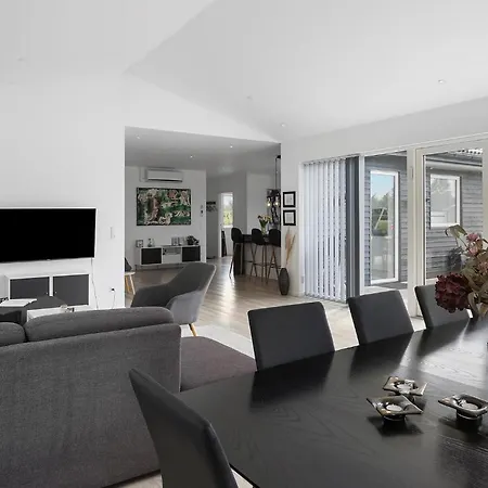 5 Bedroom Cozy In Vaeggerlose Feriehus Bøtø By