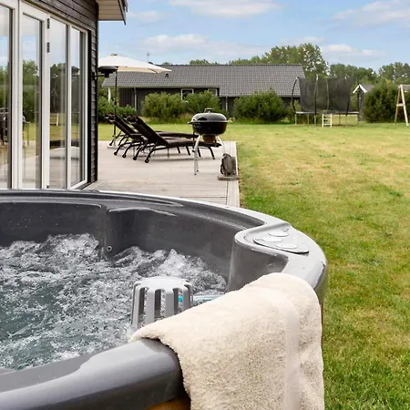 5 Bedroom Cozy In Vaeggerlose *