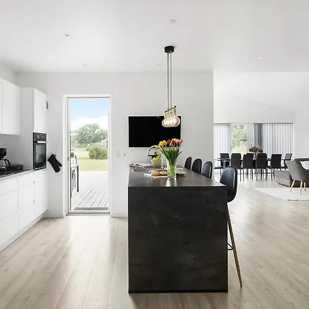 5 Bedroom Cozy In Vaeggerlose