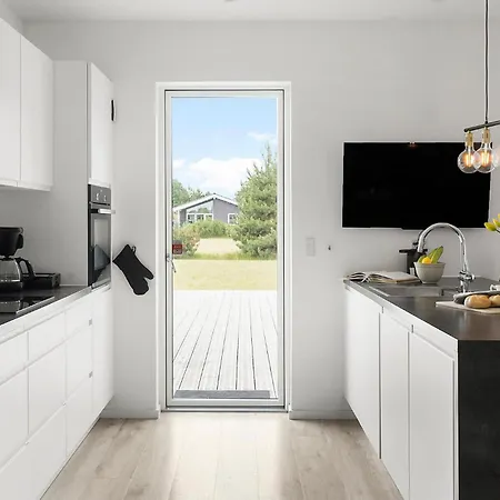 5 Bedroom Cozy In Vaeggerlose Feriehus