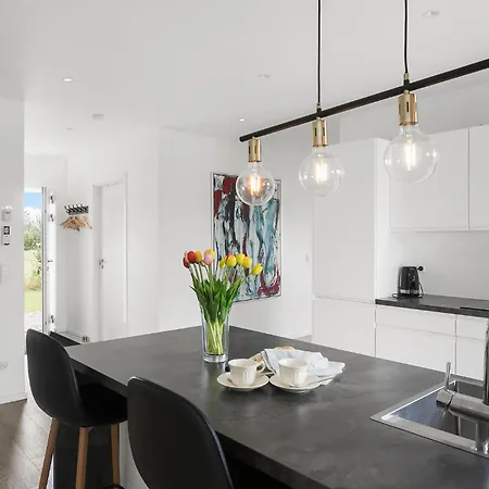 5 Bedroom Cozy In Vaeggerlose Feriehus *