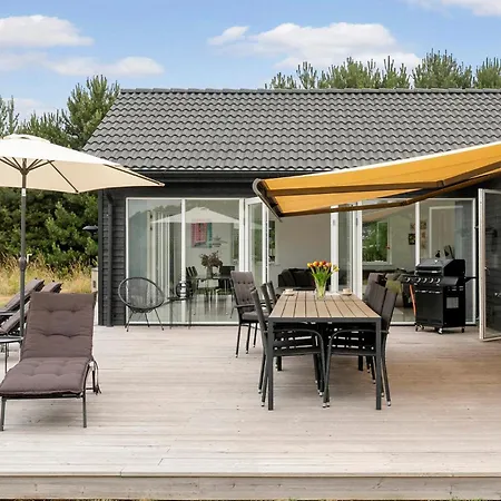 Holiday home 5 Bedroom Cozy In Vaeggerlose *
