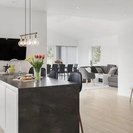 5 Bedroom Cozy In Vaeggerlose * Bøtø By