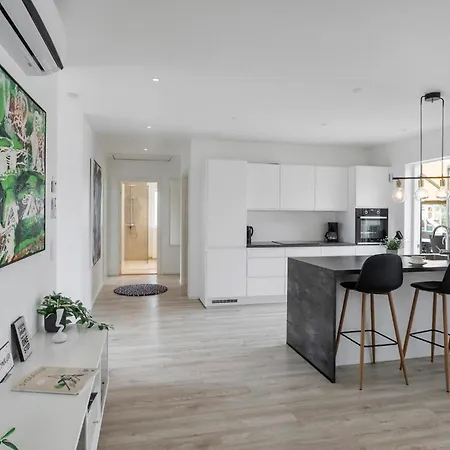 5 Bedroom Cozy In Vaeggerlose Feriehus