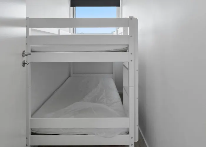 5 Bedroom Cozy In Vaeggerlose *