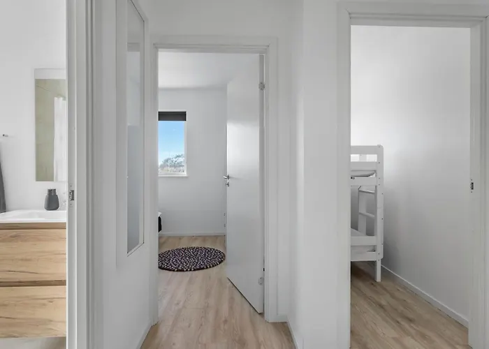 5 Bedroom Cozy In Vaeggerlose Holiday home Boto By