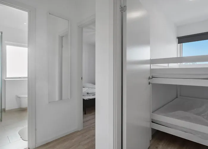 Holiday home 5 Bedroom Cozy In Vaeggerlose