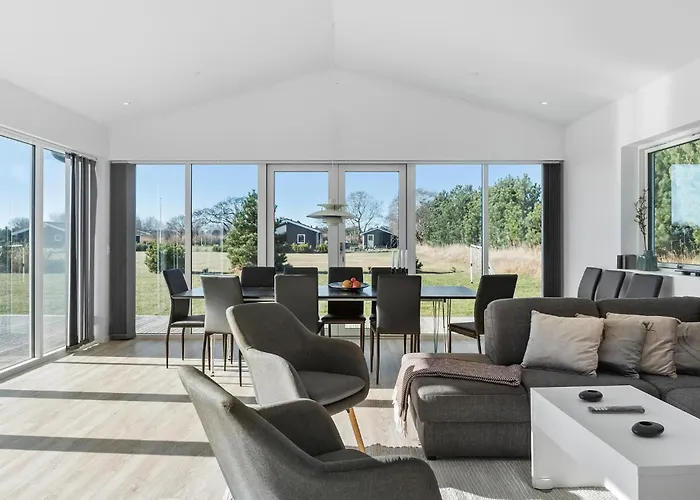5 Bedroom Cozy In Vaeggerlose Holiday home Boto By