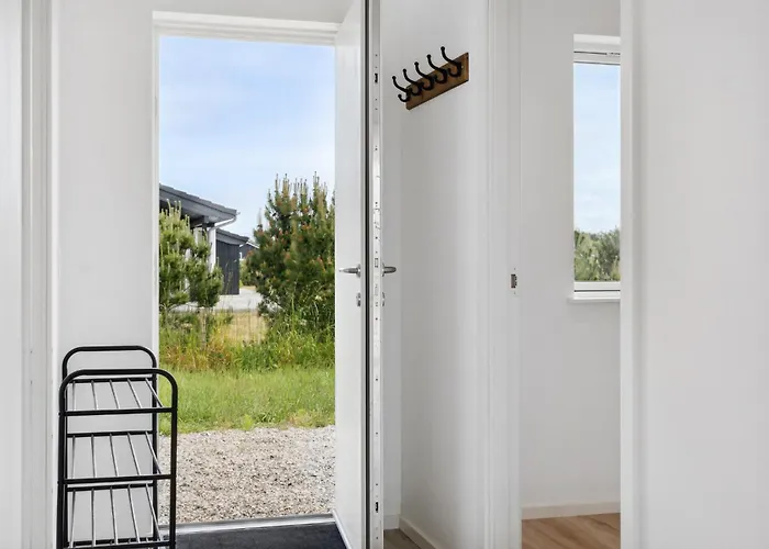 Holiday home 5 Bedroom Cozy In Vaeggerlose Boto By